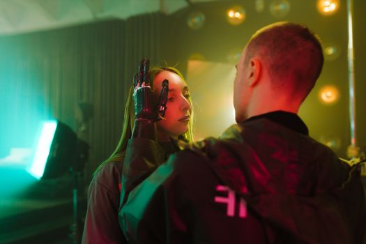 AI vriendin nieuws: waarom BN’ers en influencers ineens aan deze trend hangen