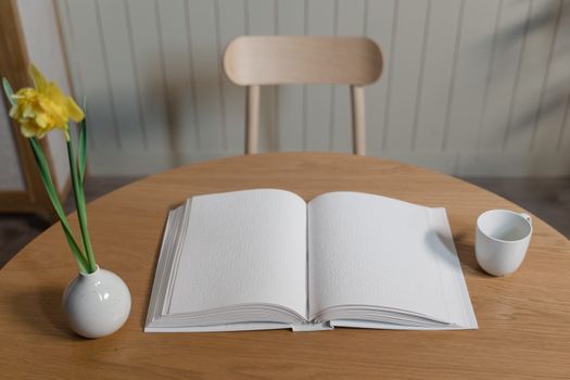 Waarom het narcis boek ineens overal opduikt: dit maakt lezers zo nieuwsgierig