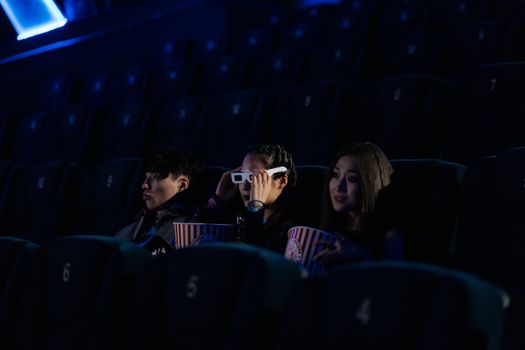 Filmische avond in de Leidse binnenstad rond 3 oktober tijdens Leidens Ontzet